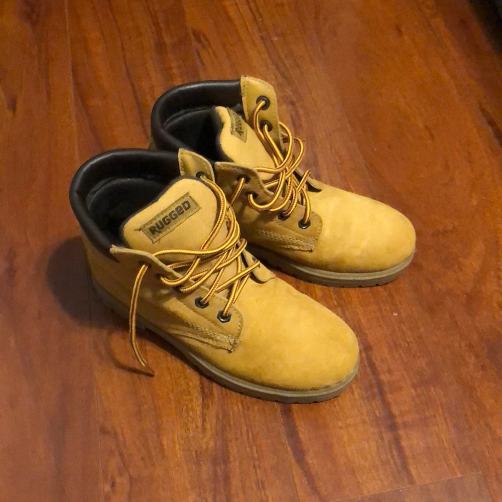 Tan girls boots